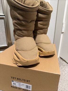 Yeezy Men's Tan Quilted Boot Sneakers